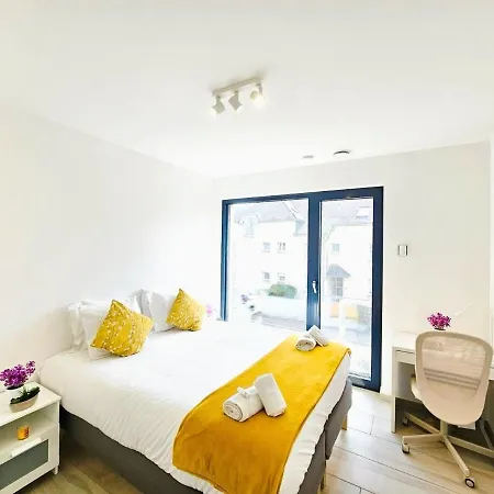 Inviting 3br Flat W Terraces&parking Included